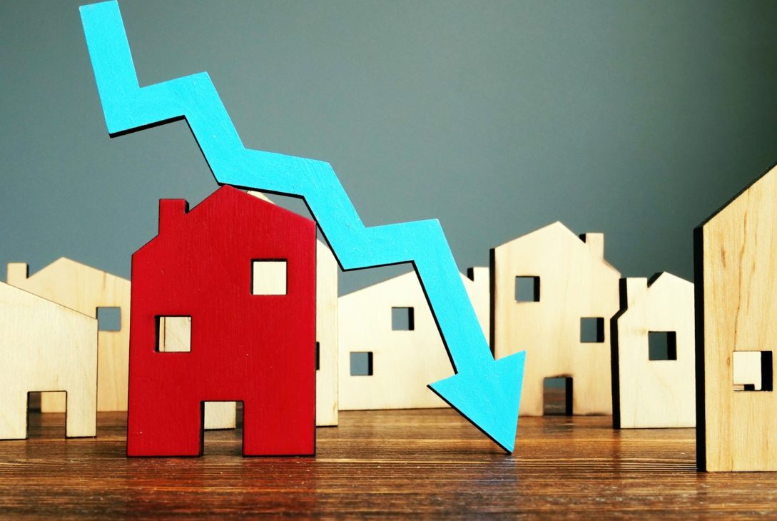 Canadian home prices decline