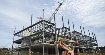 Un nouvel immeuble de condos en construction à Saint-Jean, au Nouveau-Brunswick